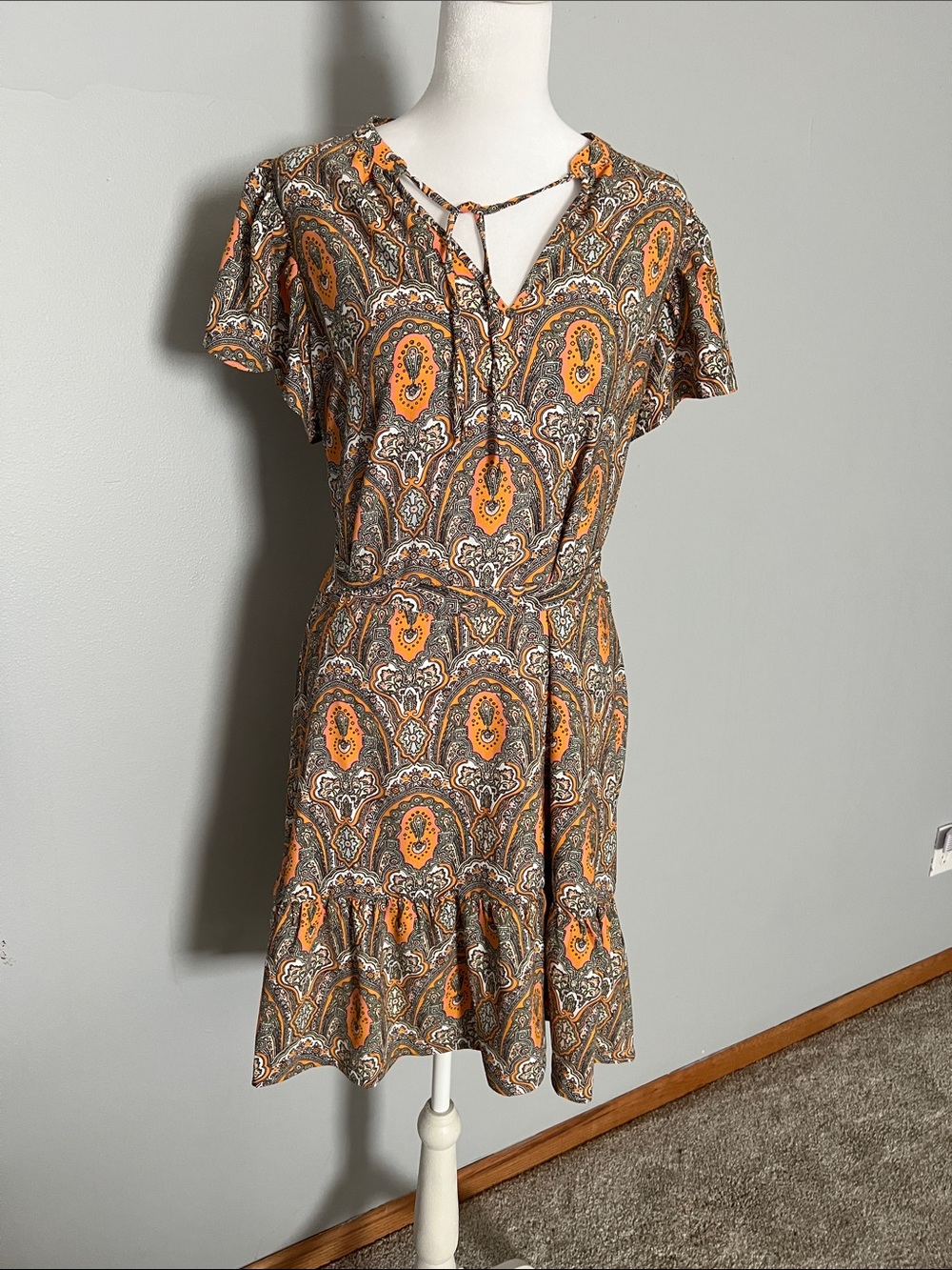 Women's Orange Paisley Short Sleeve Tie-Neck Dress